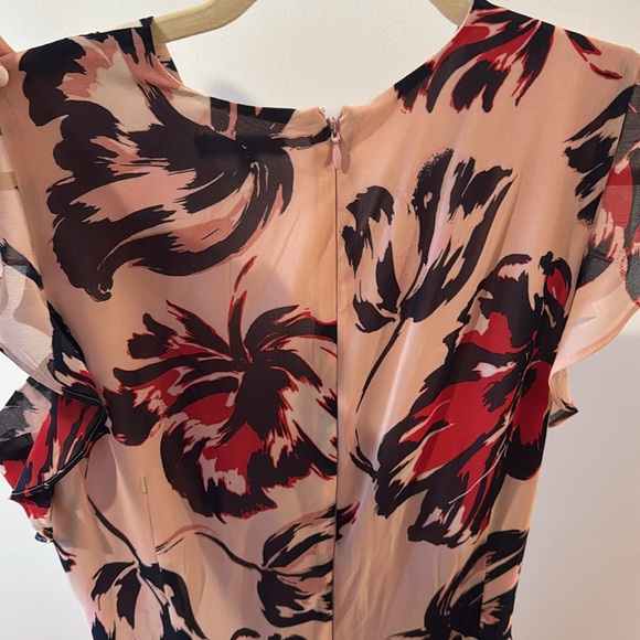 Blush Floral RW&Co Midi Dress - feminine and flowy. - Picture 4 of 4